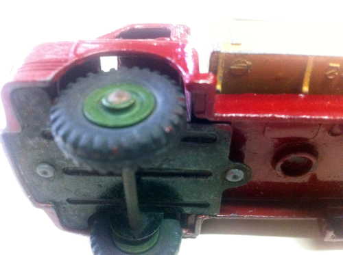 Dinky 522 unusual wheels?